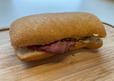 Stor sandwich med Roastbeef